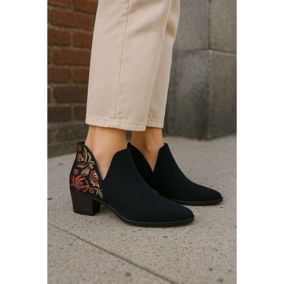 Kenneth Cole REACTION Suede Loop Sparkle Embellished Ankle Booties 9 - Picture 1 of 8